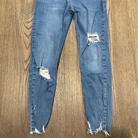 Free People Medium Wash Blue Distressed Raw Hem Skinny Jeans Size 28 - Picture 2 of 11